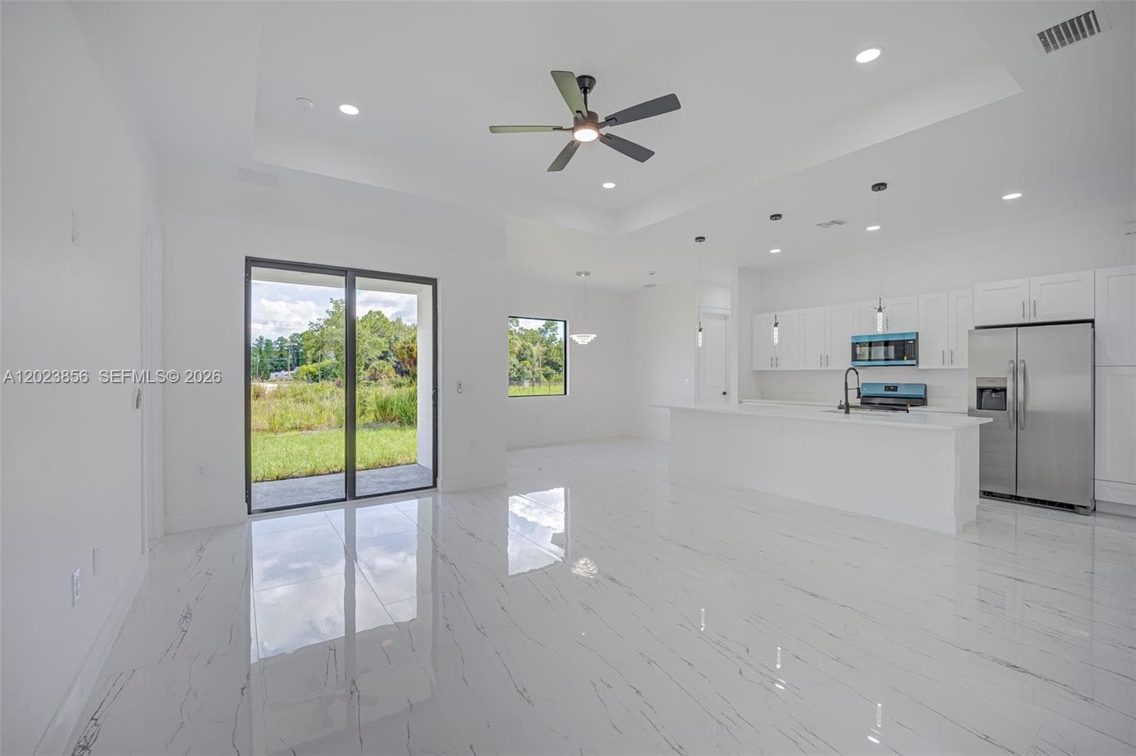 931 BARCELONA ST E, Lehigh Acres, FL 33974 — zdjęcie 2