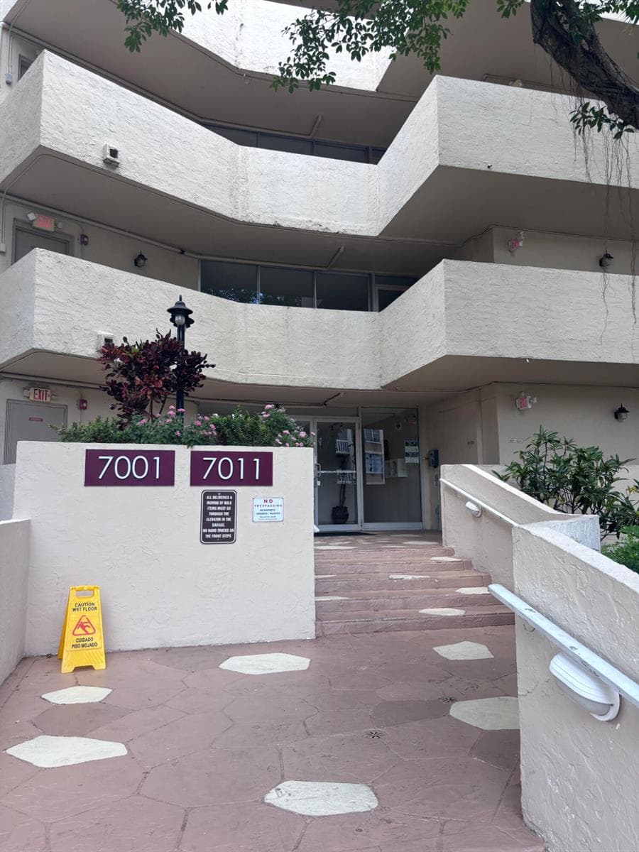 7001 Environ Boulevard # 403, Lauderhill, FL 33319