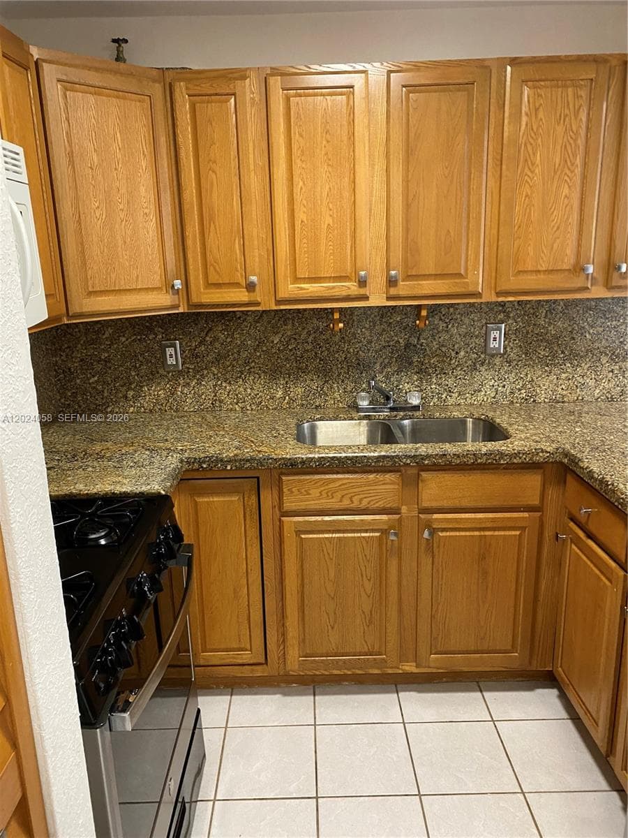 1300 W 47th Pl # 118, Hialeah, FL 33012 — zdjęcie 4
