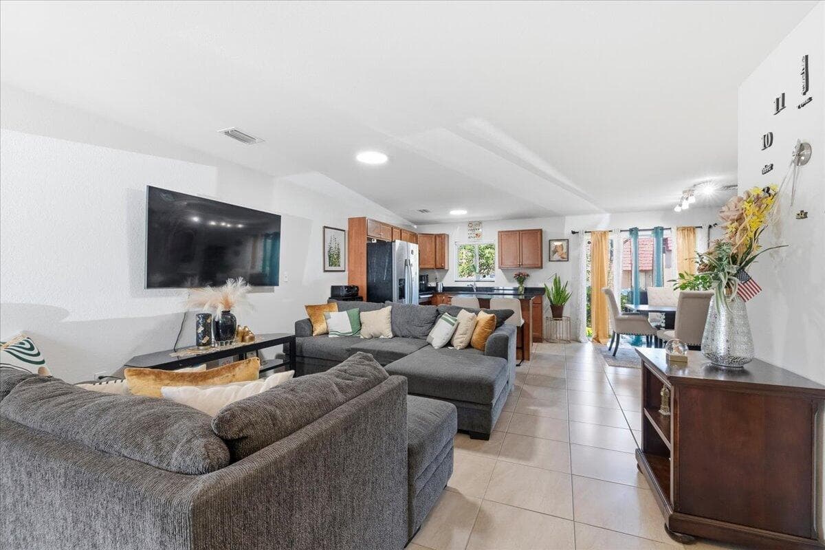 1340 SW 53rd Avenue, North Lauderdale, FL 33068 — zdjęcie 3