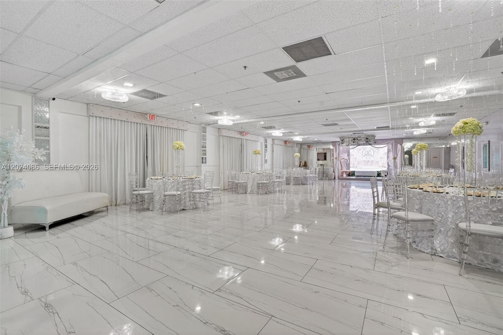 Established Banquet Hall in Cutler Bay, Cutler Bay, FL 33157 — zdjęcie 2