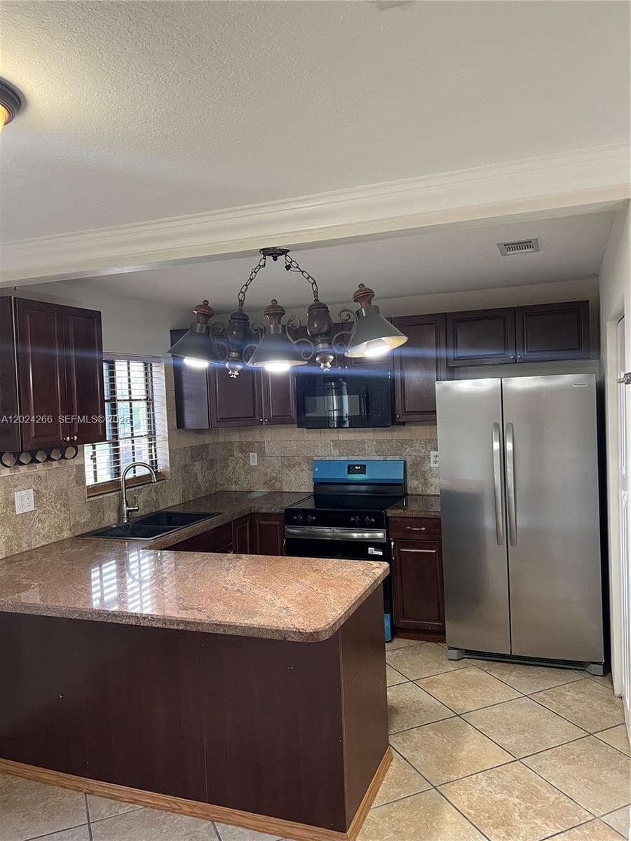 1126 NE 209th Ter, Miami, FL 33179 — zdjęcie 2