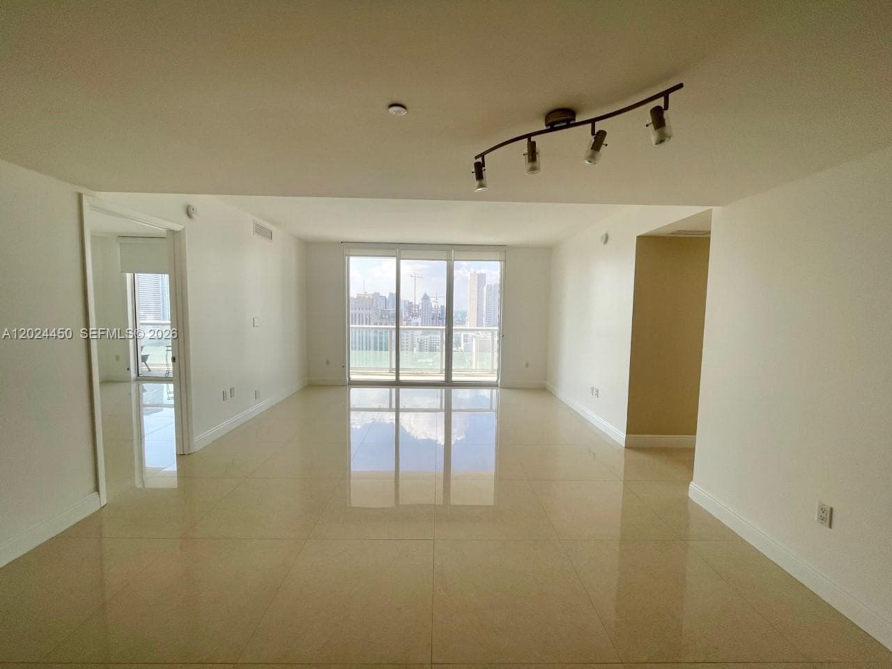 50 Biscayne Blvd # 2401, Miami, FL 33132 — zdjęcie 2