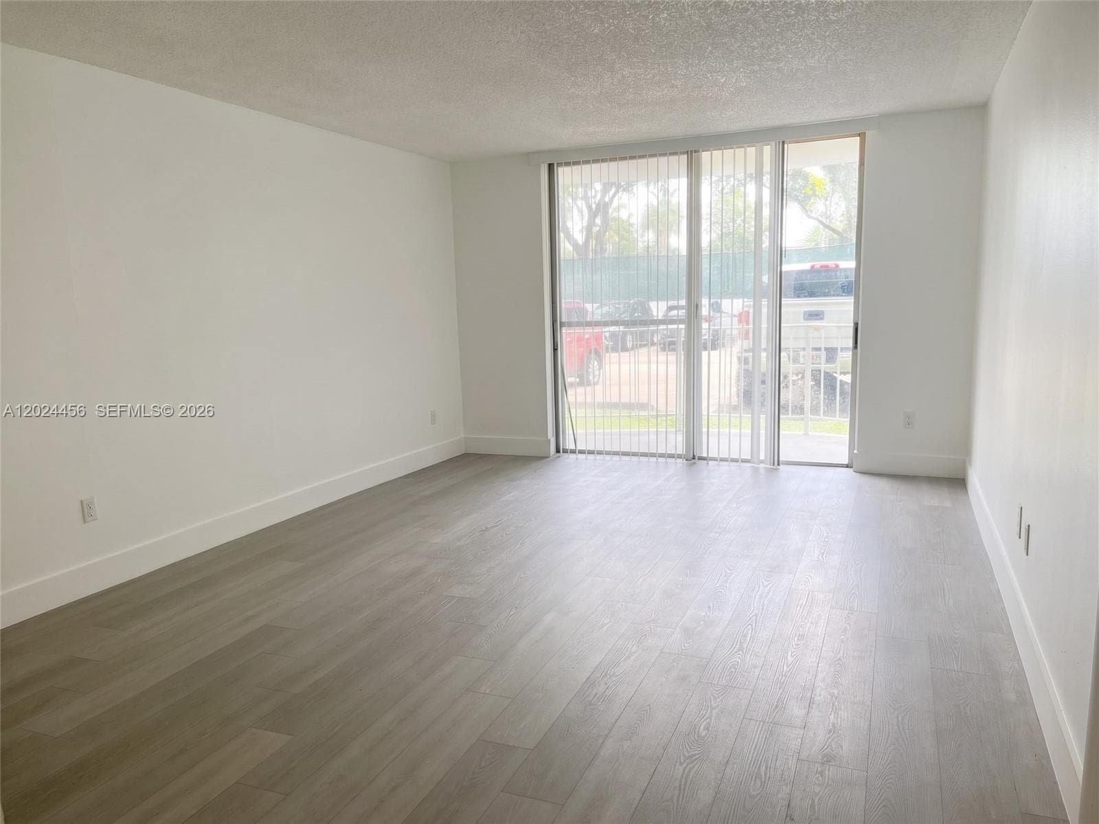 484 NW 165th St Rd # A-111, Miami, FL 33169 — zdjęcie 3