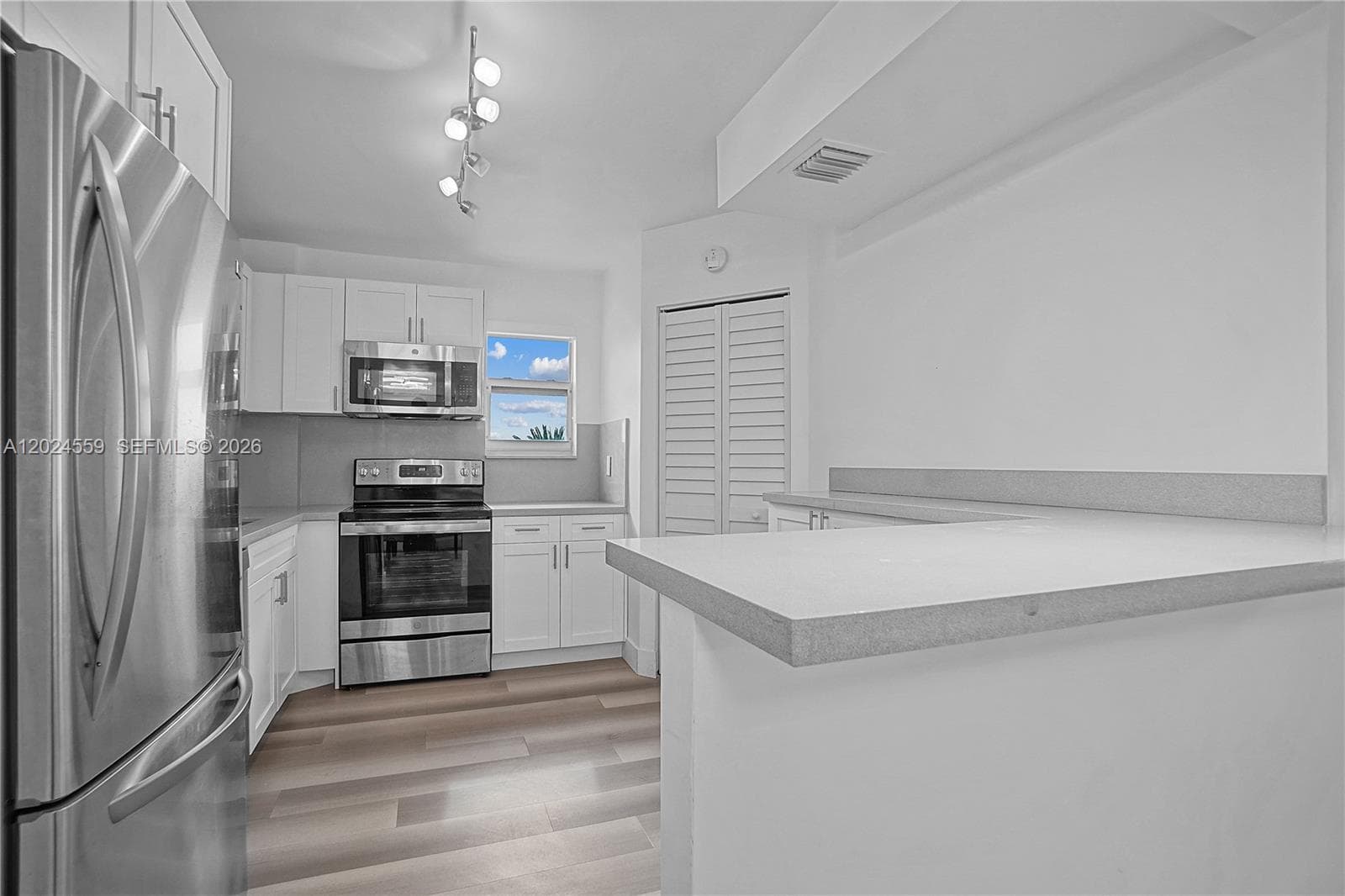 9273 Collins Ave # 309, Surfside, FL 33154 — zdjęcie 3