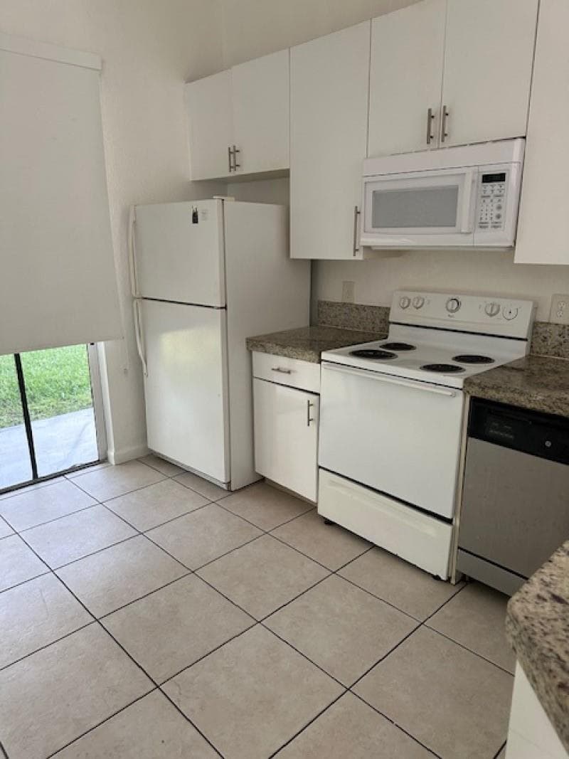 1056 NE 39th Avenue, Homestead, FL 33033 — zdjęcie 3