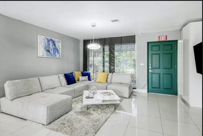 1905 N 45th Avenue, Hollywood, FL 33021 — zdjęcie 2
