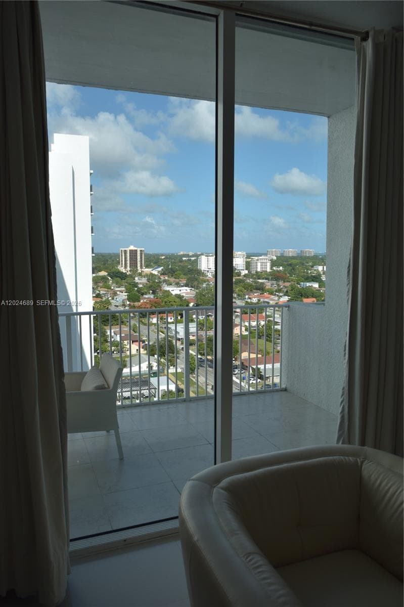 3180 SW 22nd Ter # PH203, Miami, FL 33145 — zdjęcie 3
