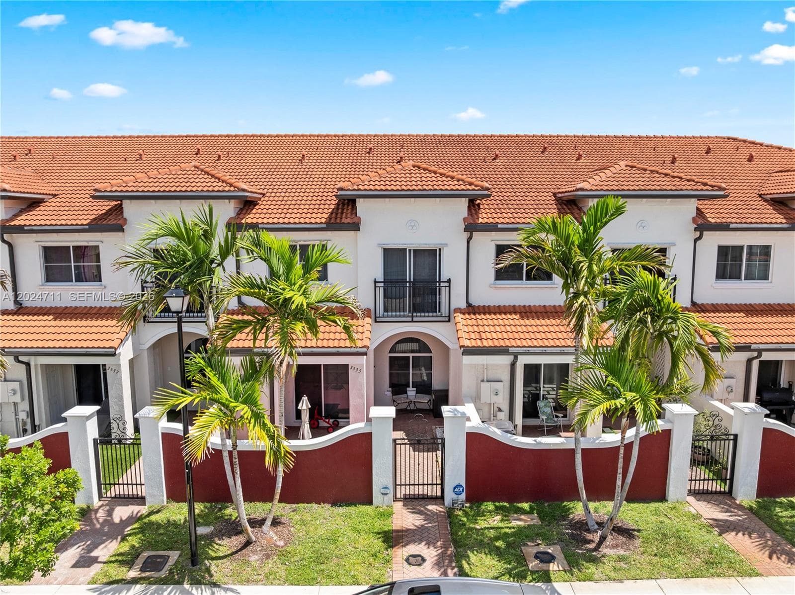 3535 NW 29th Ct, Lauderdale Lakes, FL 33311 — zdjęcie 2