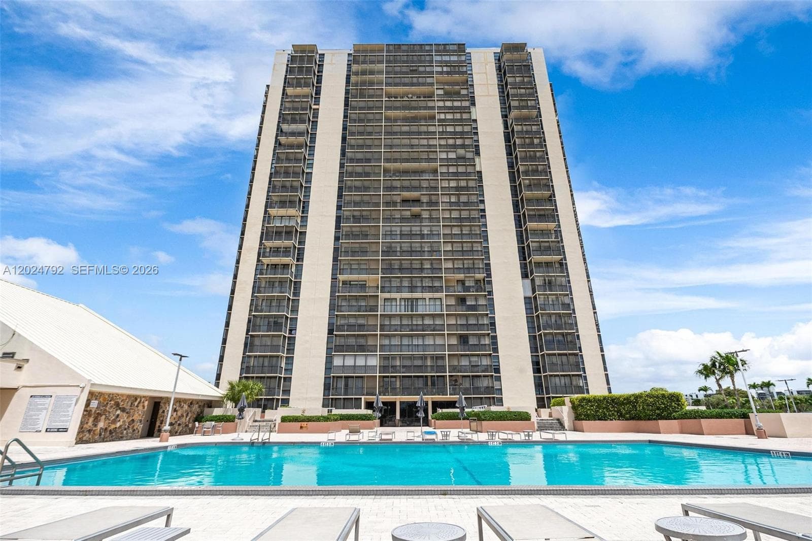 20301 W Country Club Dr # 825, Aventura, FL 33180 — zdjęcie 2
