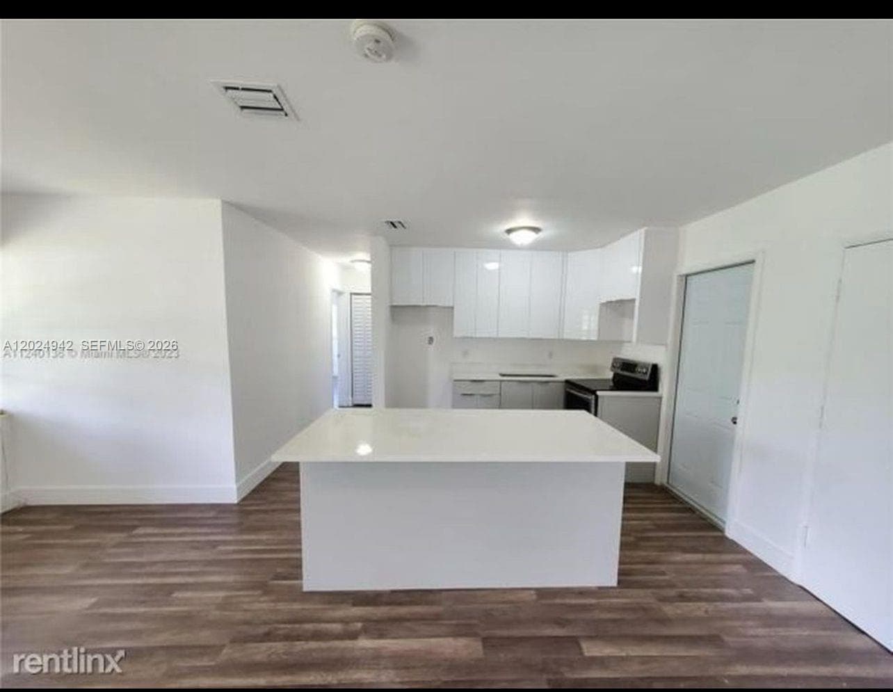 1770 NE 170th St, North Miami Beach, FL 33162 — zdjęcie 3