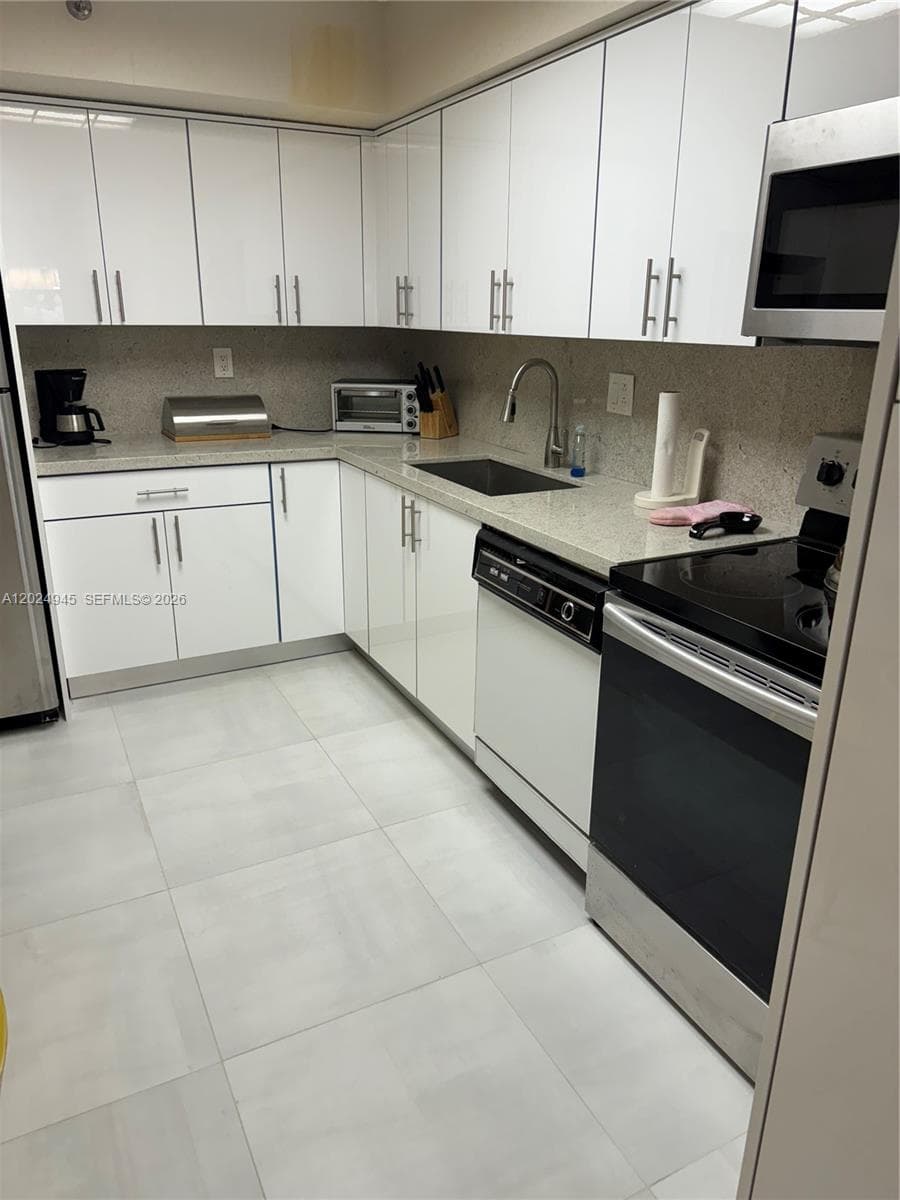 3600 Mystic Pointe Dr # 208, Aventura, FL 33180 — zdjęcie 2