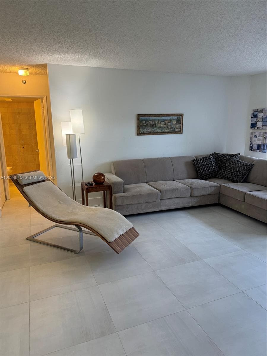 3600 Mystic Pointe Dr # 208, Aventura, FL 33180 — zdjęcie 3