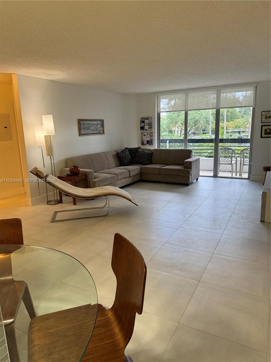 3600 Mystic Pointe Dr # 208, Aventura, FL 33180 — zdjęcie 4