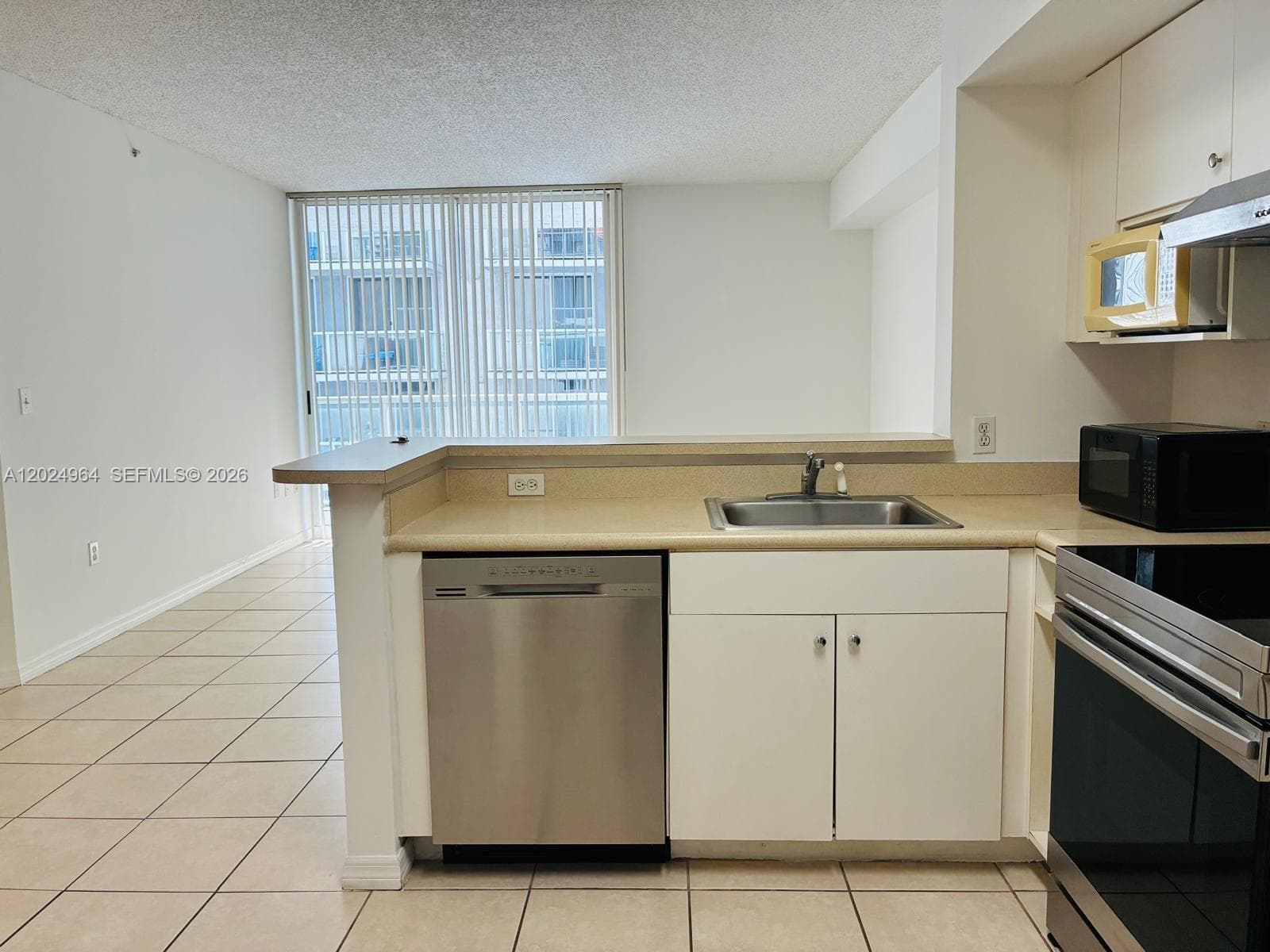 5085 NW 7th St # 909, Miami, FL 33126 — zdjęcie 2