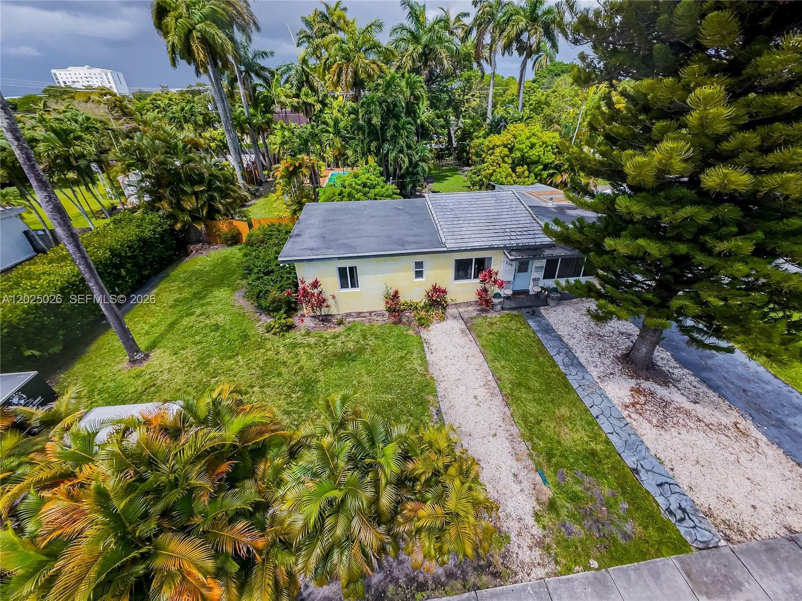 548 East Dr, Miami Springs, FL 33166 — zdjęcie 2