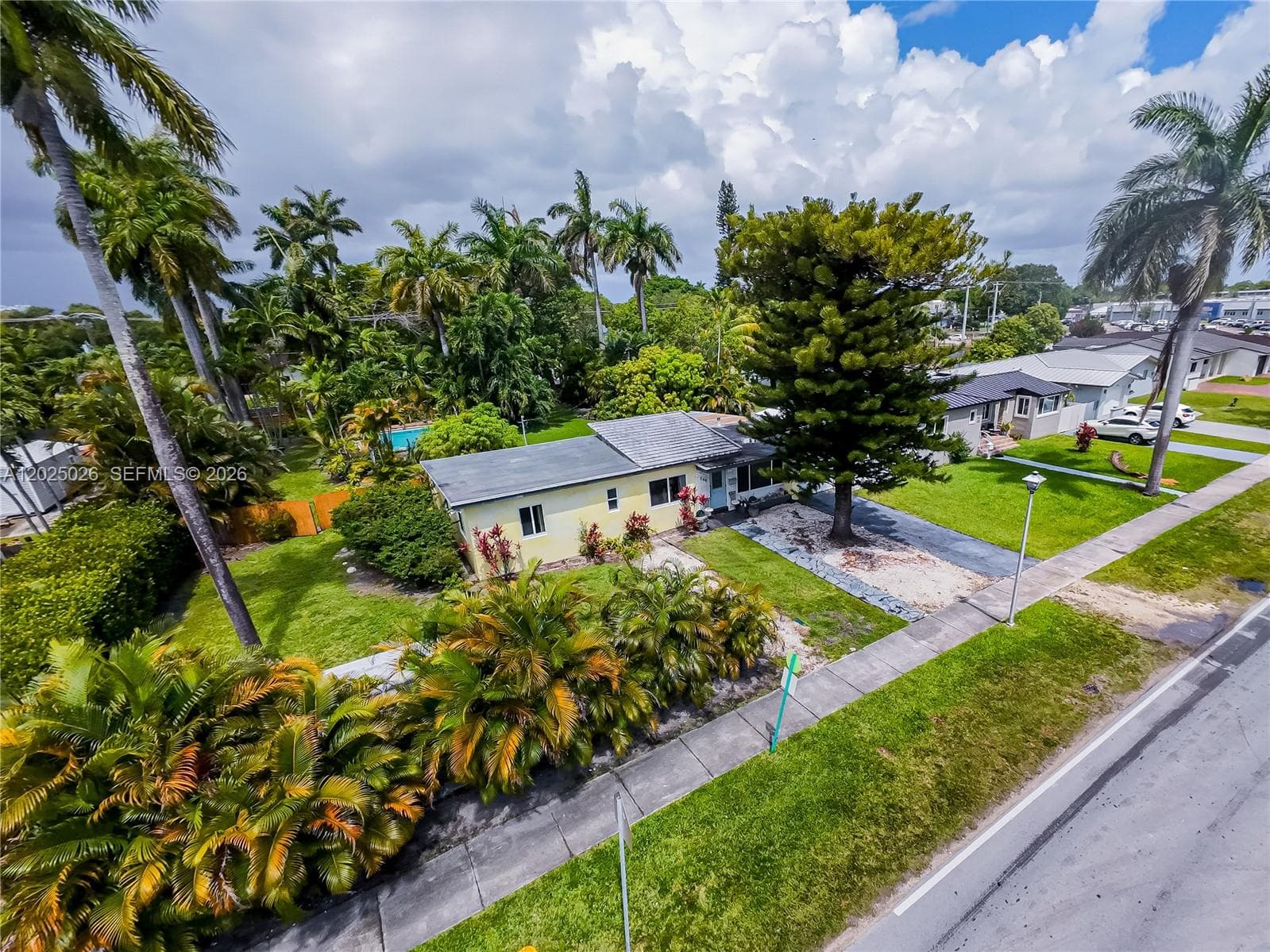 548 East Dr, Miami Springs, FL 33166 — zdjęcie 3