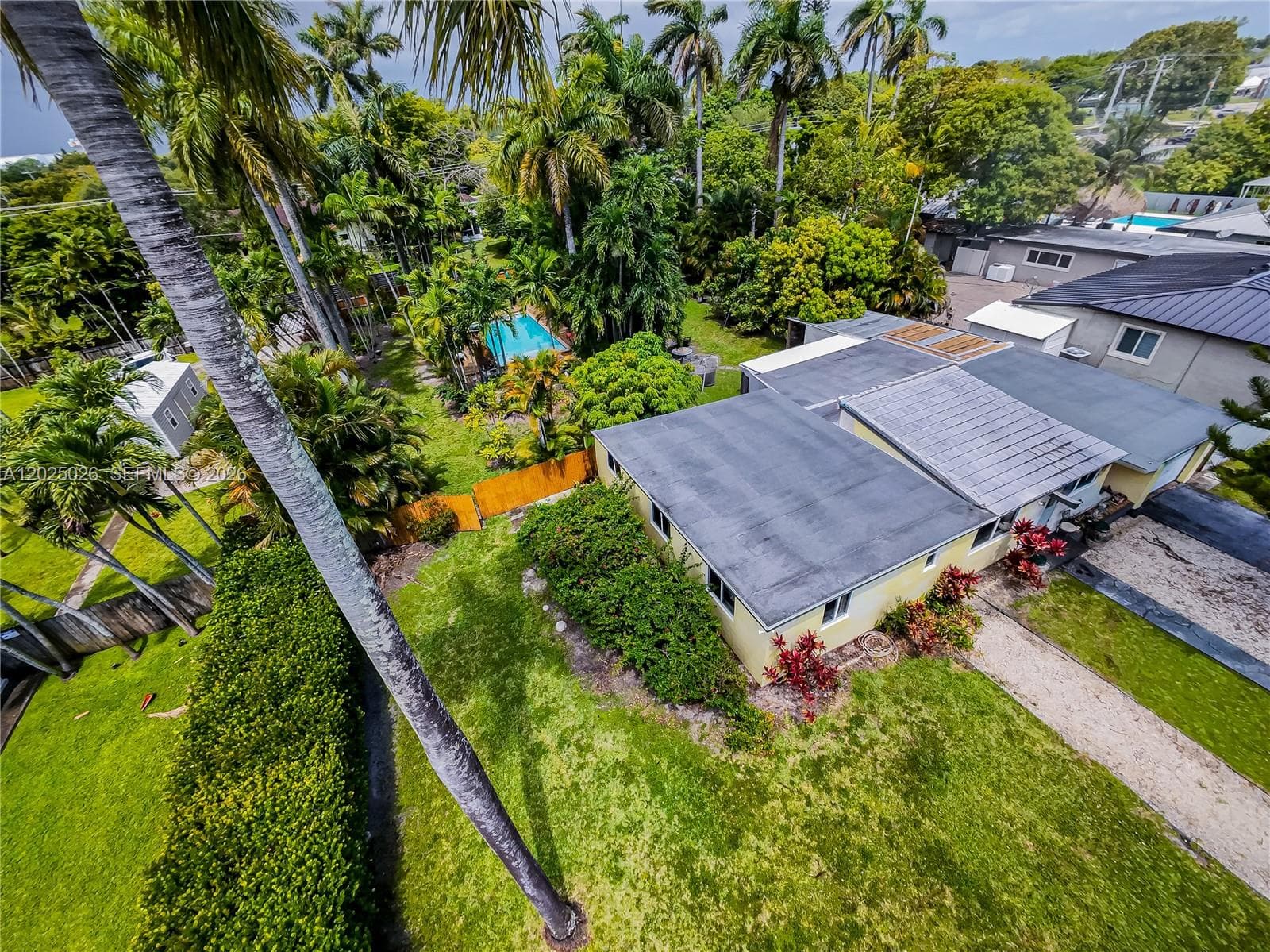 548 East Dr, Miami Springs, FL 33166 — zdjęcie 5