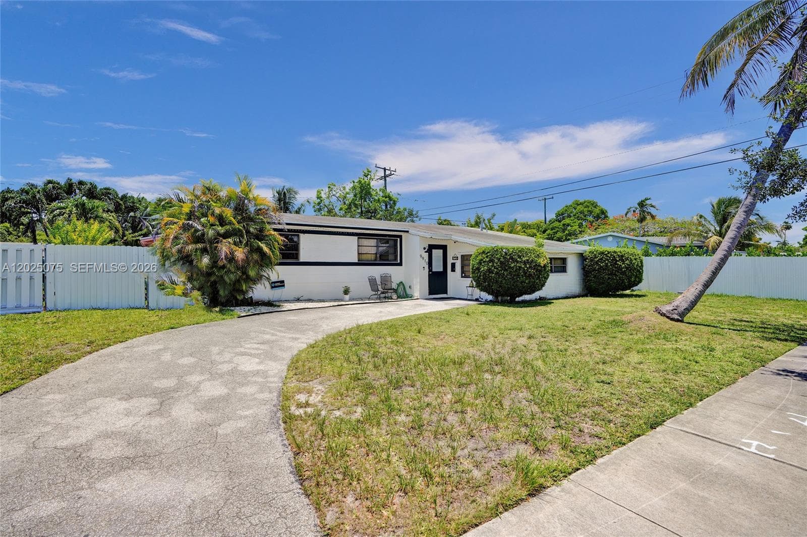 9910 Bahama Dr, Cutler Bay, FL 33189 — zdjęcie 2