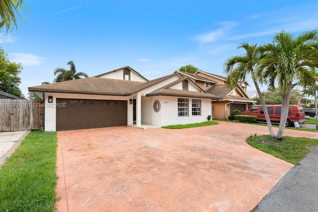 19080 NW 77th Ct, Hialeah, FL 33015 — zdjęcie 2
