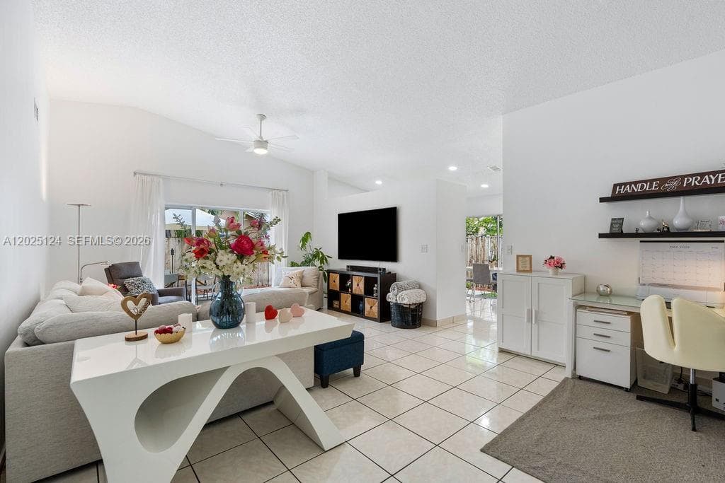 19080 NW 77th Ct, Hialeah, FL 33015 — zdjęcie 5