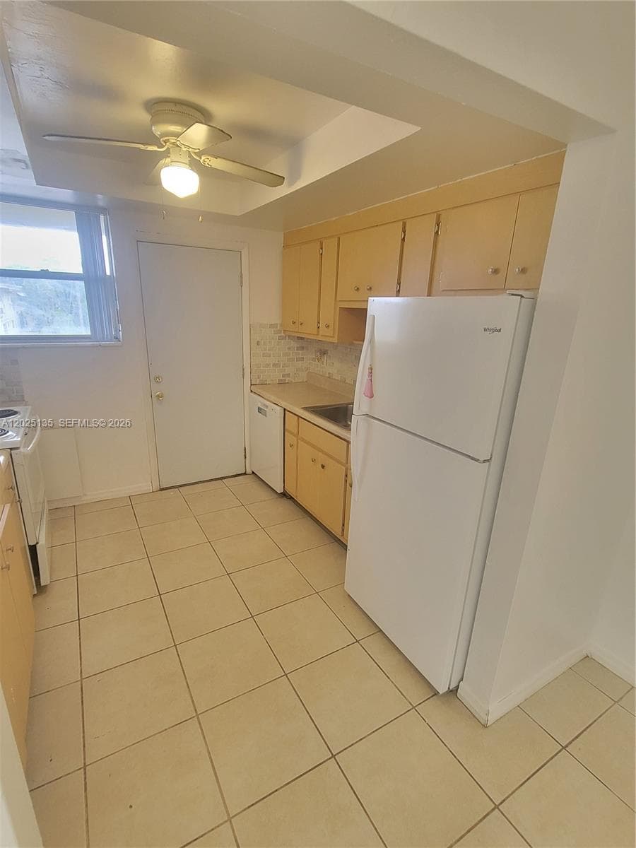 11960 NE 19th Dr # 16, North Miami, FL 33181 — zdjęcie 2