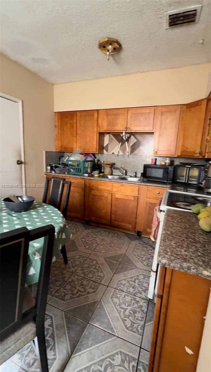 110 NW 52nd St, Miami, FL 33127 — zdjęcie 4