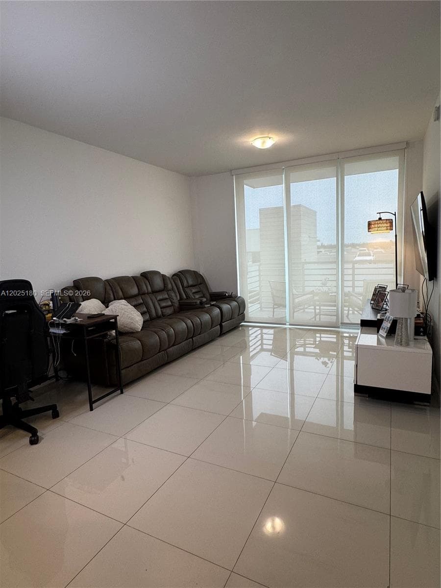 7875 NW 107th Ave # 602, Doral, FL 33178 — zdjęcie 2