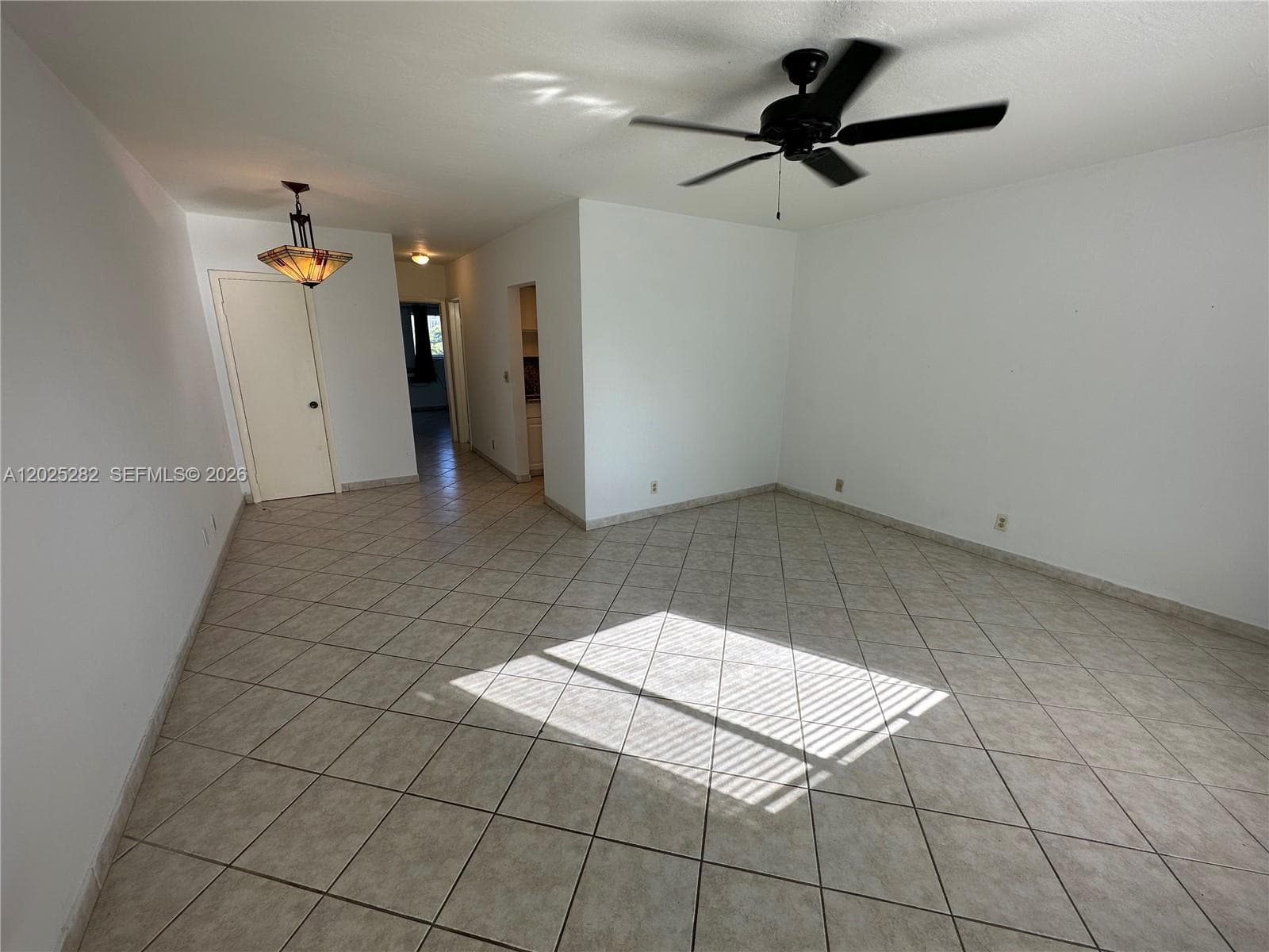 455 Golden Isles Dr # 204, Hallandale Beach, FL 33009 — zdjęcie 3