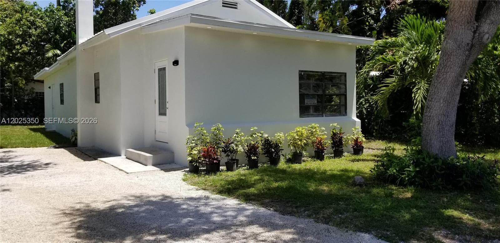 2465 NE 184th St, North Miami Beach, FL 33160 — zdjęcie 3