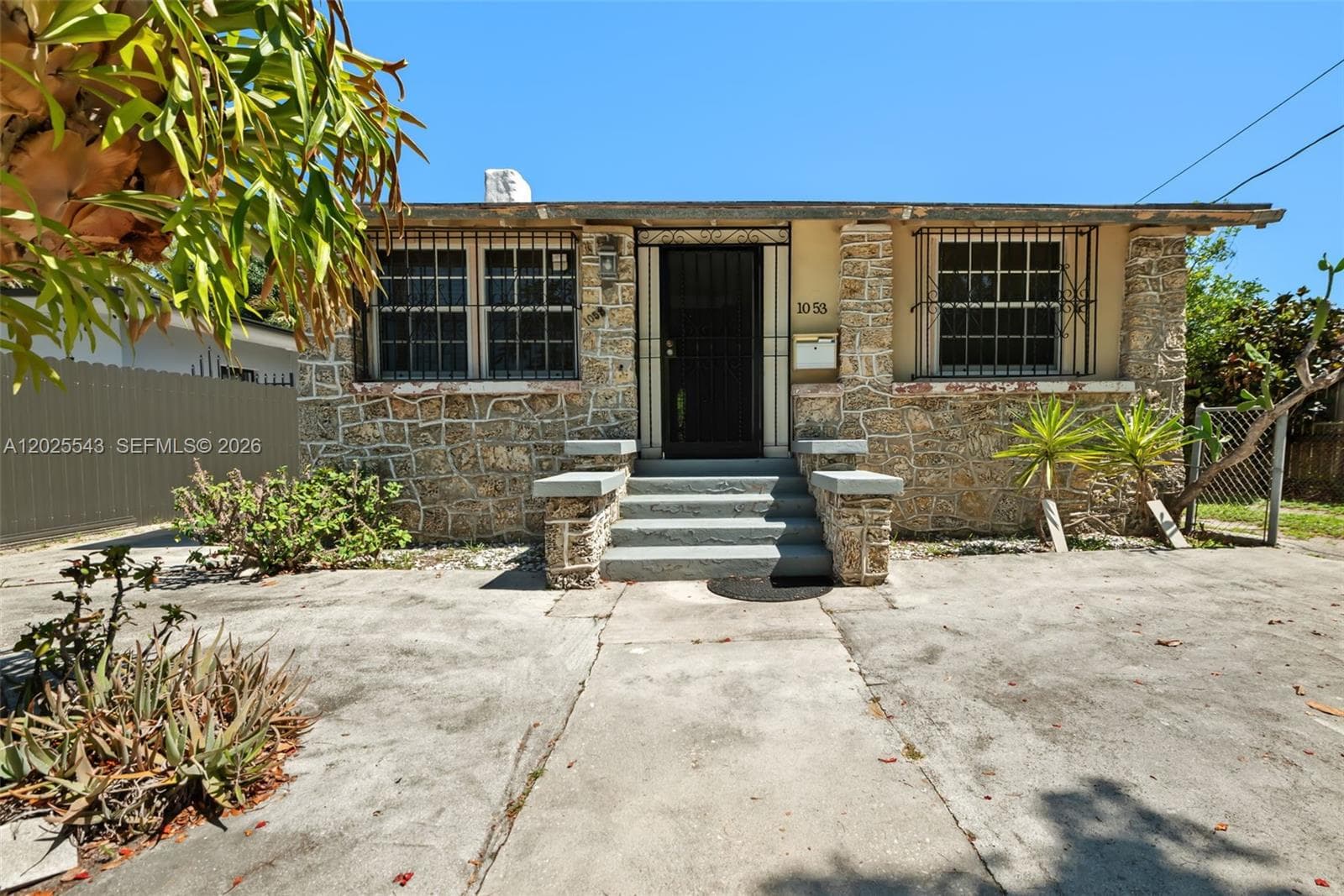 1053 NW 28th St, Miami, FL 33127 — zdjęcie 2