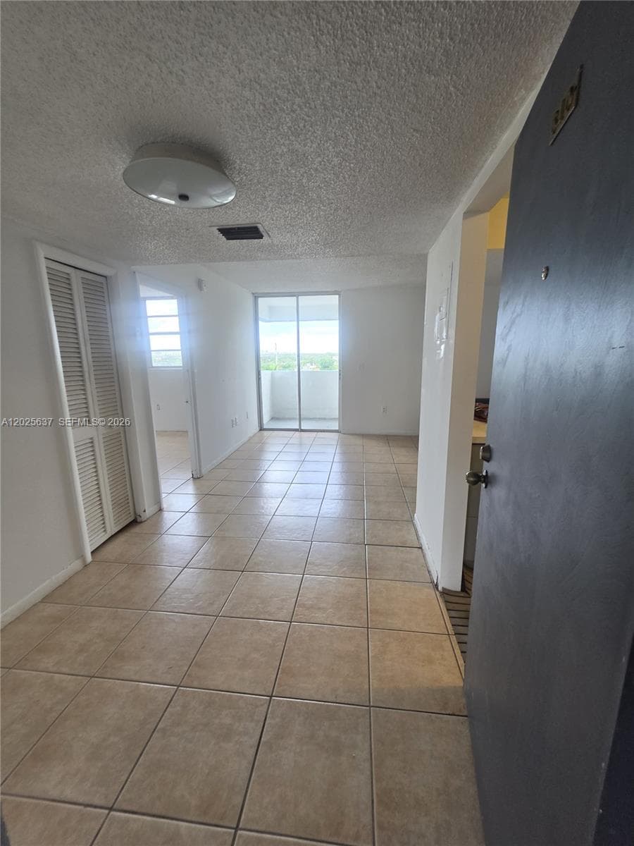5050 NW 7th St # 610, Miami, FL 33126 — zdjęcie 3