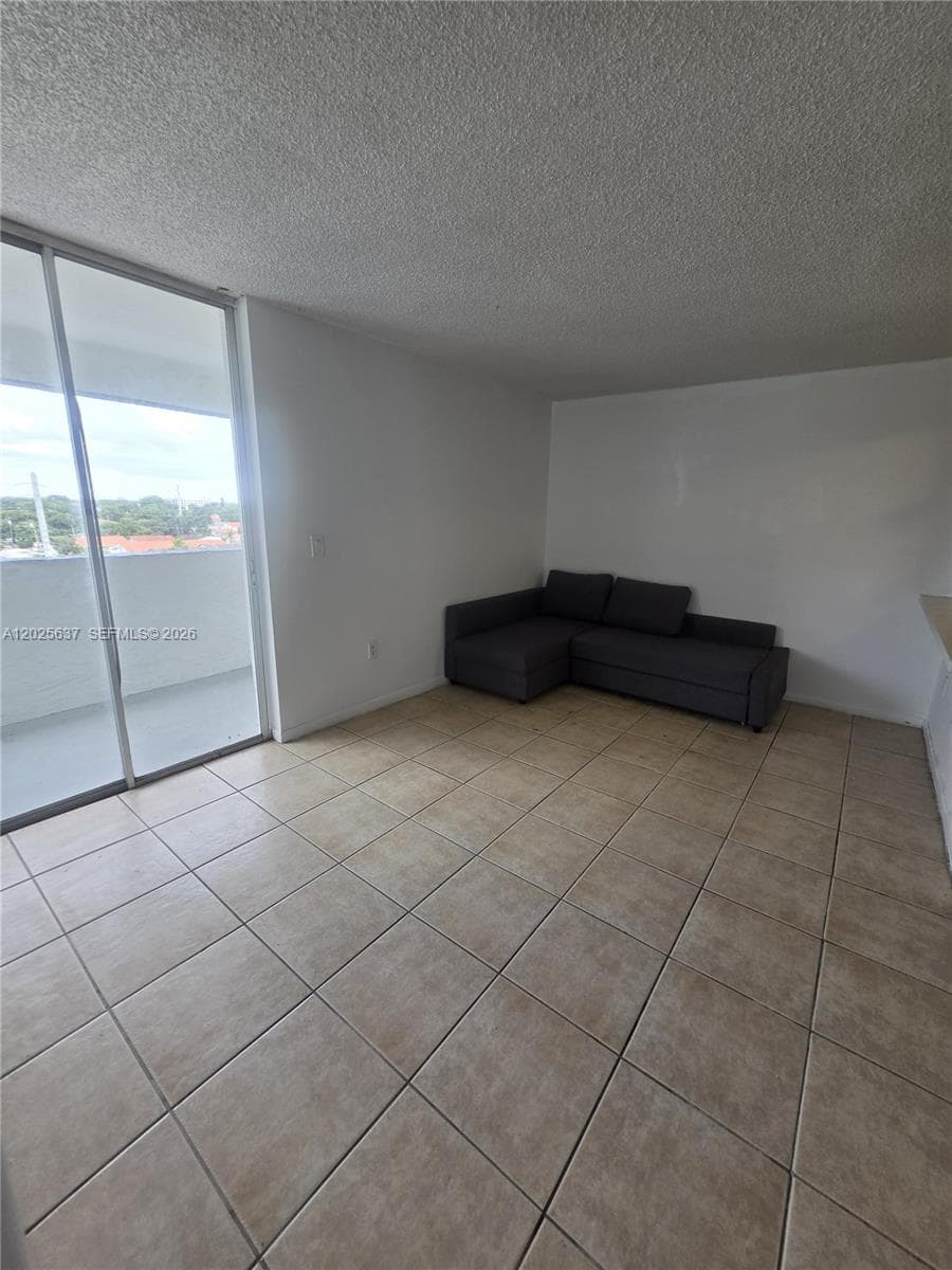 5050 NW 7th St # 610, Miami, FL 33126 — zdjęcie 5