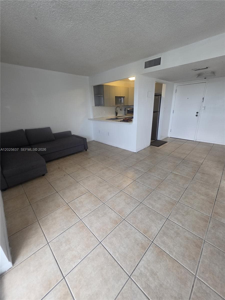 5050 NW 7th St # 610, Miami, FL 33126 — zdjęcie 4