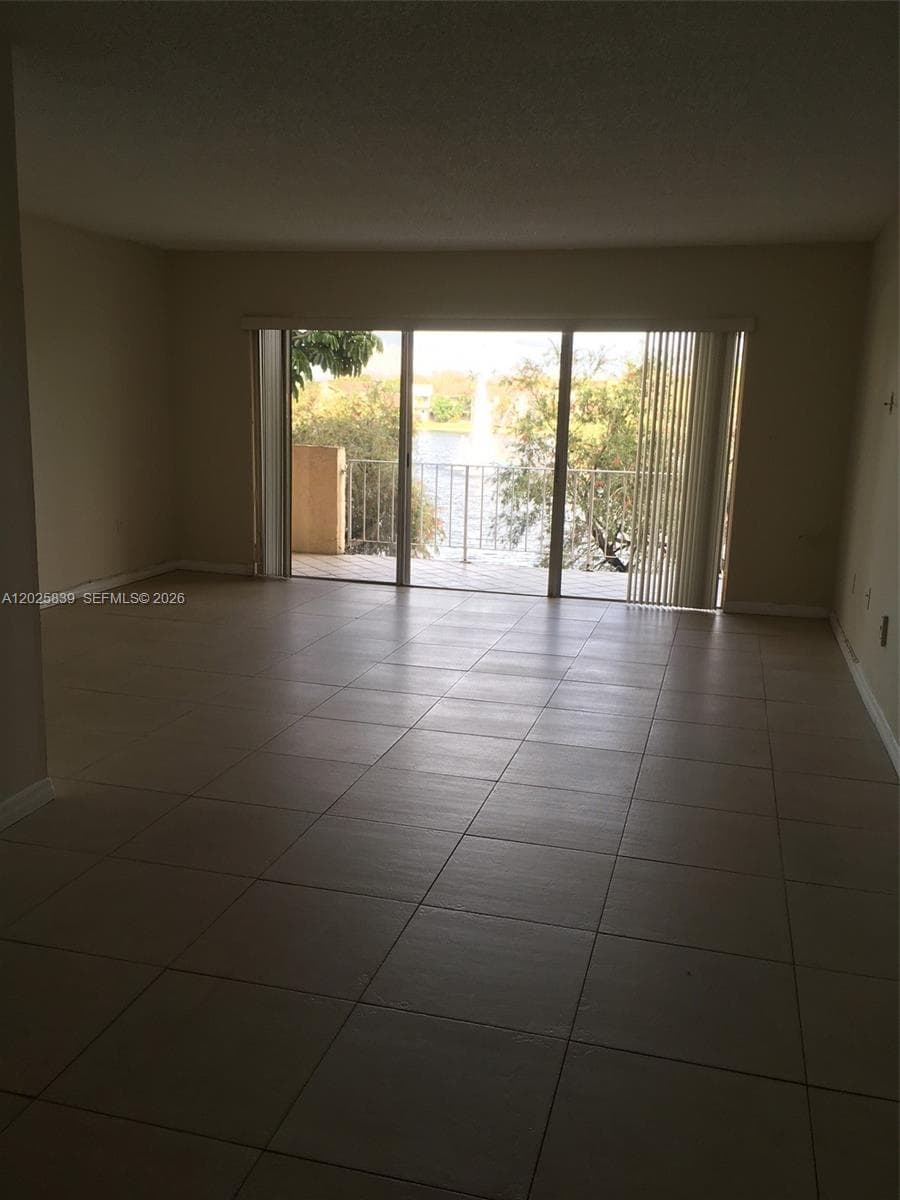 9351 FONTAINEBLEAU BL # B214, Miami, FL 33172 — zdjęcie 3