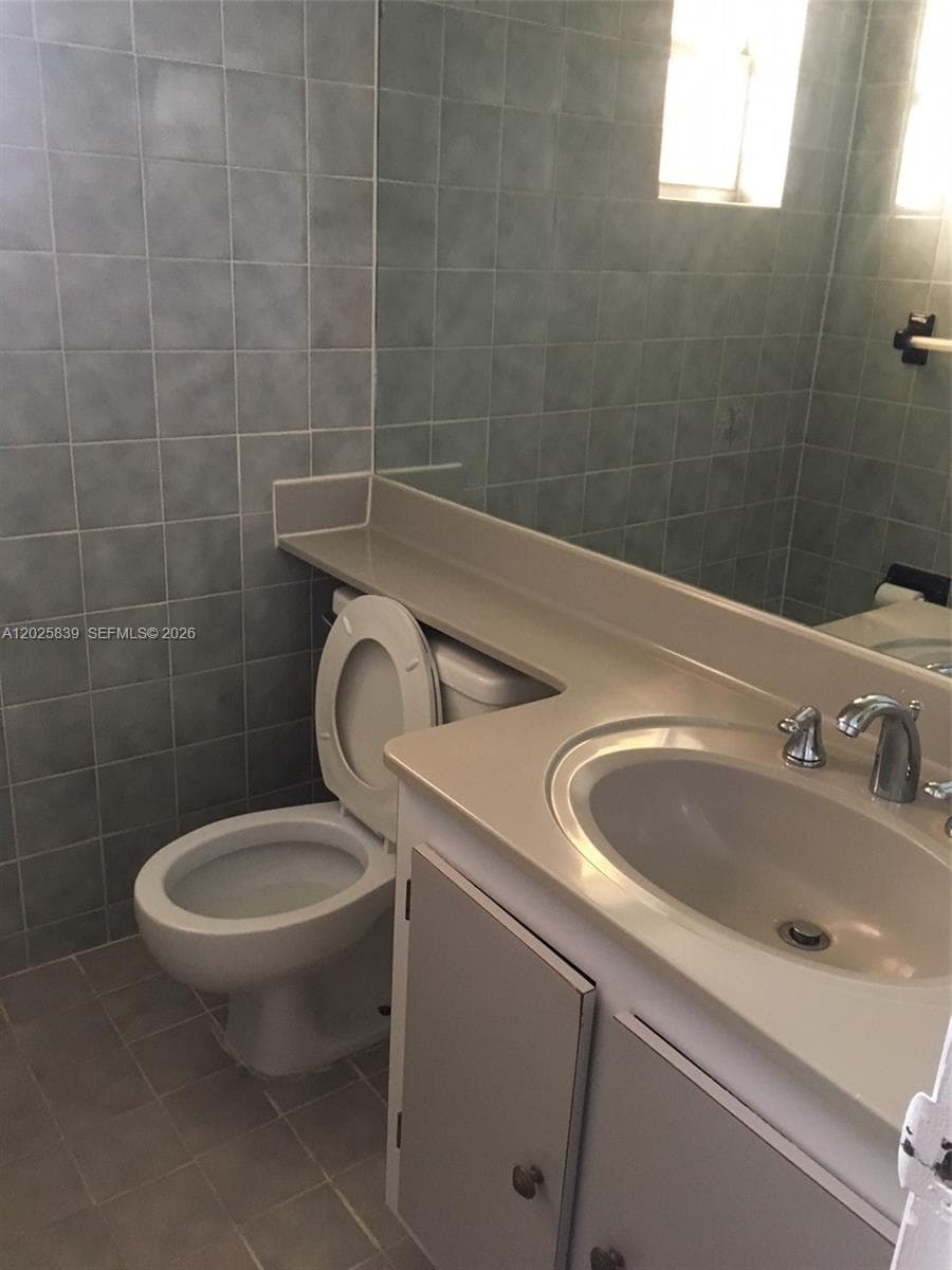 9351 FONTAINEBLEAU BL # B214, Miami, FL 33172 — zdjęcie 5