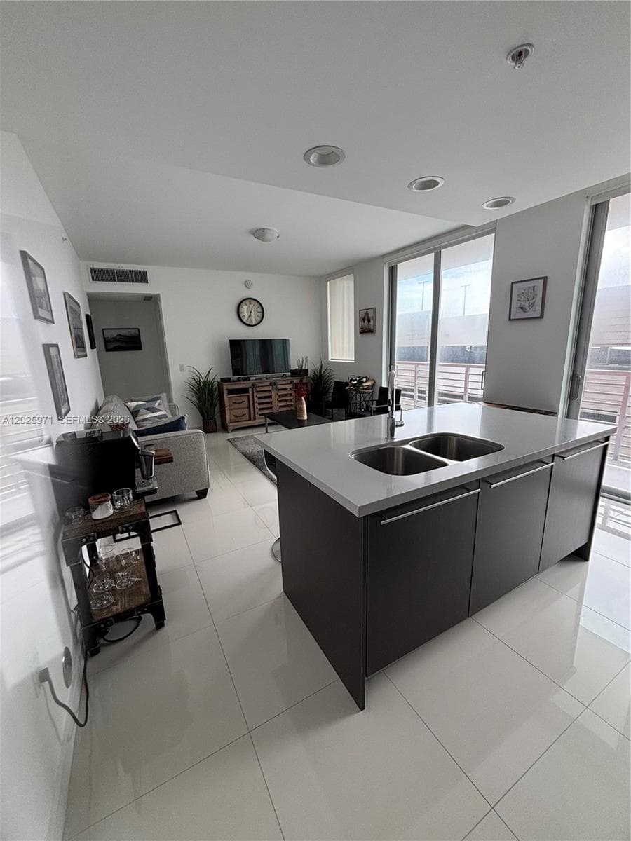 7875 NW 107th Ave # 504, Doral, FL 33178 — zdjęcie 3