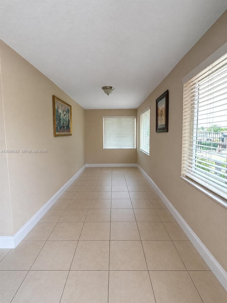5551 E 4th Ave, Hialeah, FL 33013 — zdjęcie 2