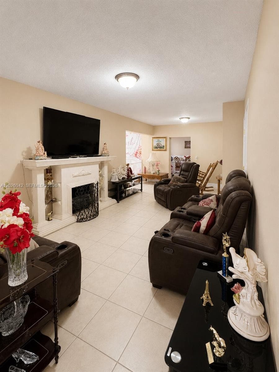 5551 E 4th Ave, Hialeah, FL 33013 — zdjęcie 3