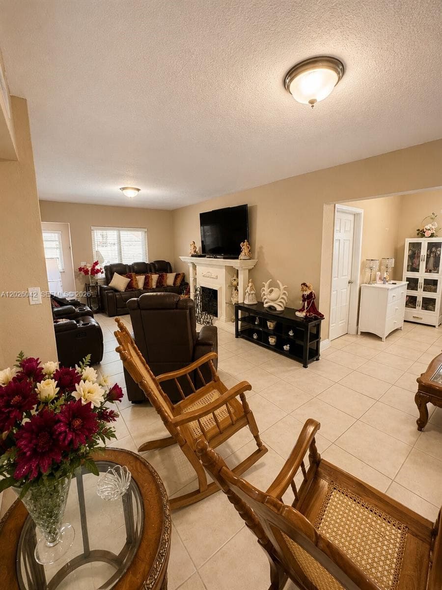 5551 E 4th Ave, Hialeah, FL 33013 — zdjęcie 4