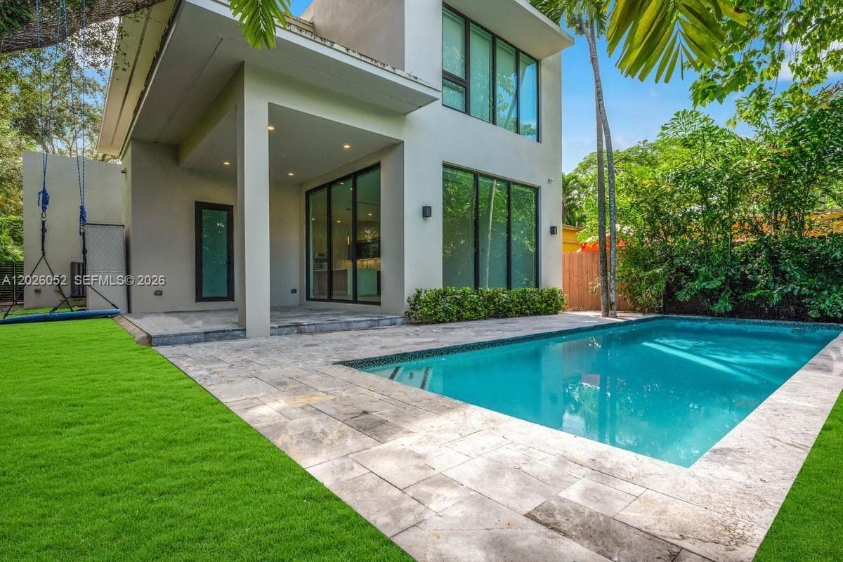 3741 Kumquat Ave, Miami, FL 33133 — zdjęcie 3
