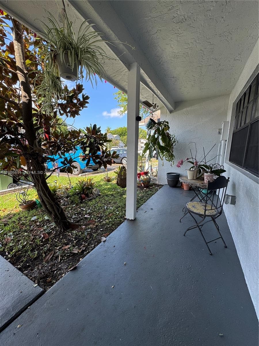 10428 NW 3rd St, Pembroke Pines, FL 33026 — zdjęcie 4