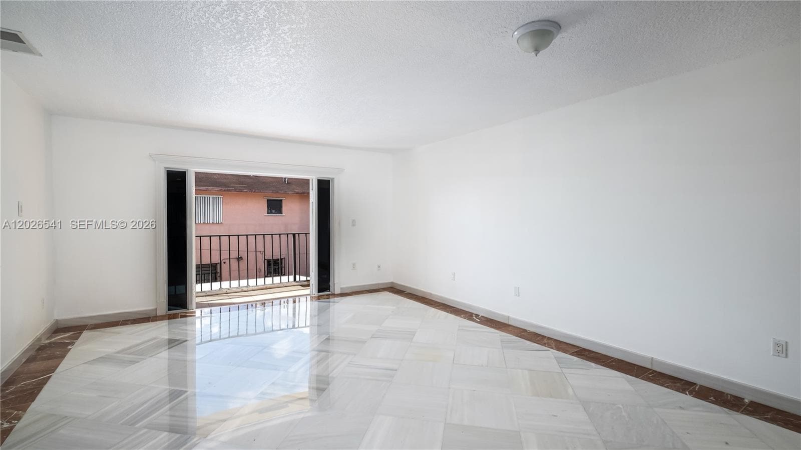 4390 W 12th Ln # 18B, Hialeah, FL 33012 — zdjęcie 5