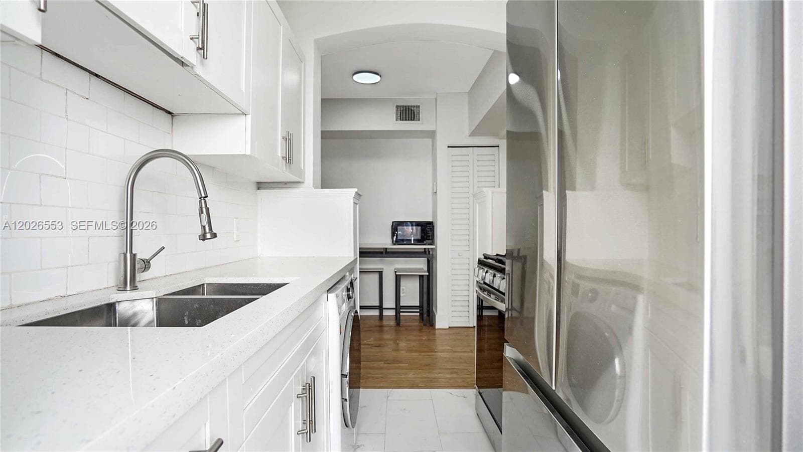 815 W 39, Miami Beach, FL 33140 — zdjęcie 3