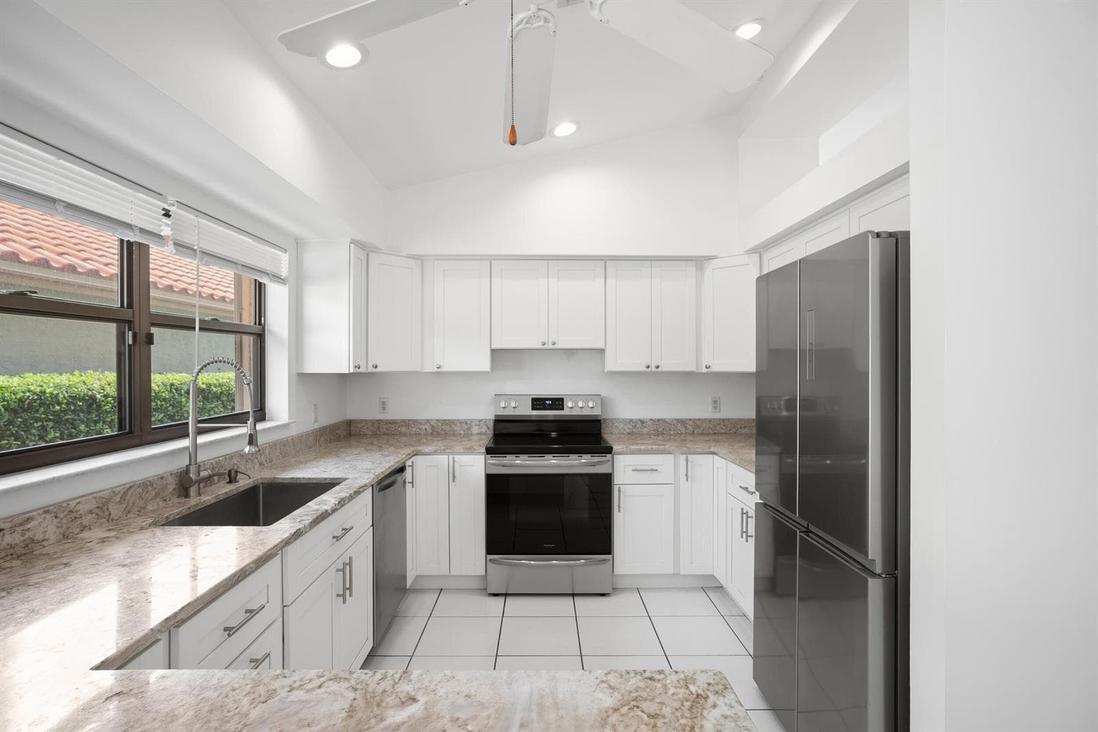 2735 SW Mariposa Circle, Palm City, FL 34990 — zdjęcie 3