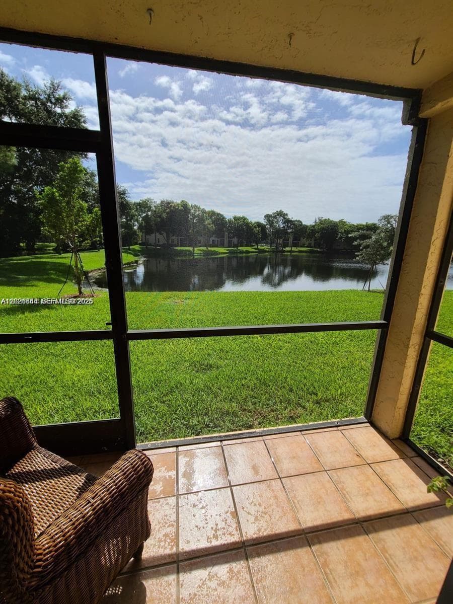 165 NW 93rd Ave # 102, Pembroke Pines, FL 33024 — zdjęcie 2