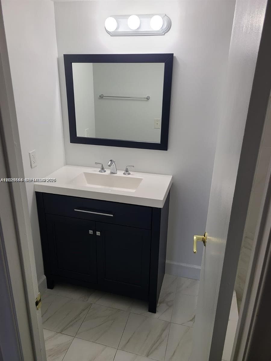 165 NW 93rd Ave # 102, Pembroke Pines, FL 33024 — zdjęcie 3