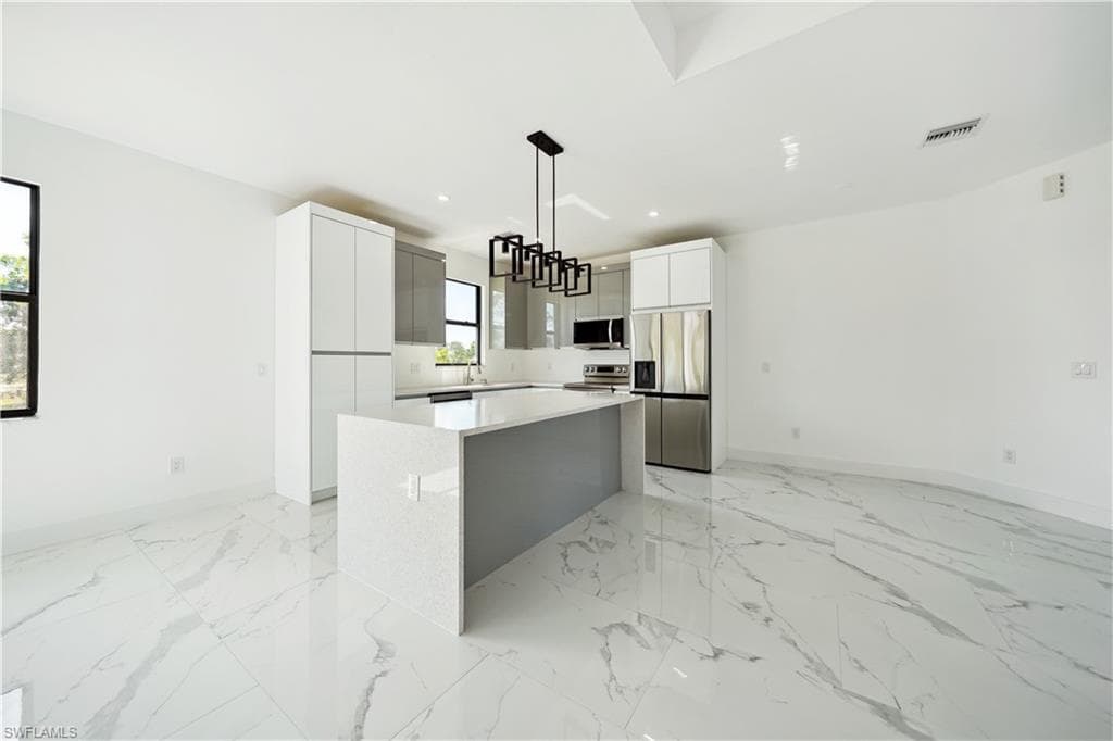 4309 NW 38th Avenue, Cape Coral, FL 33993 — zdjęcie 4
