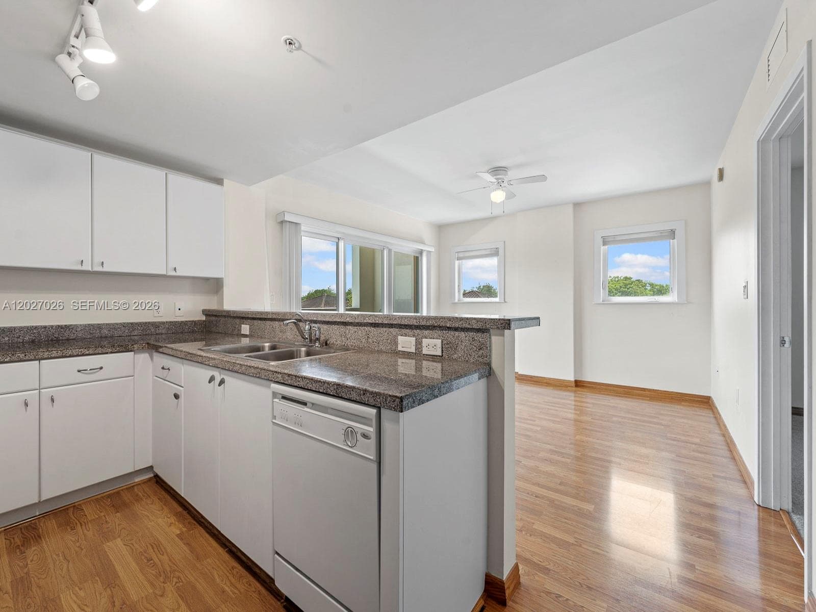2740 SW 28th Ter # 508, Miami, FL 33133 — zdjęcie 4
