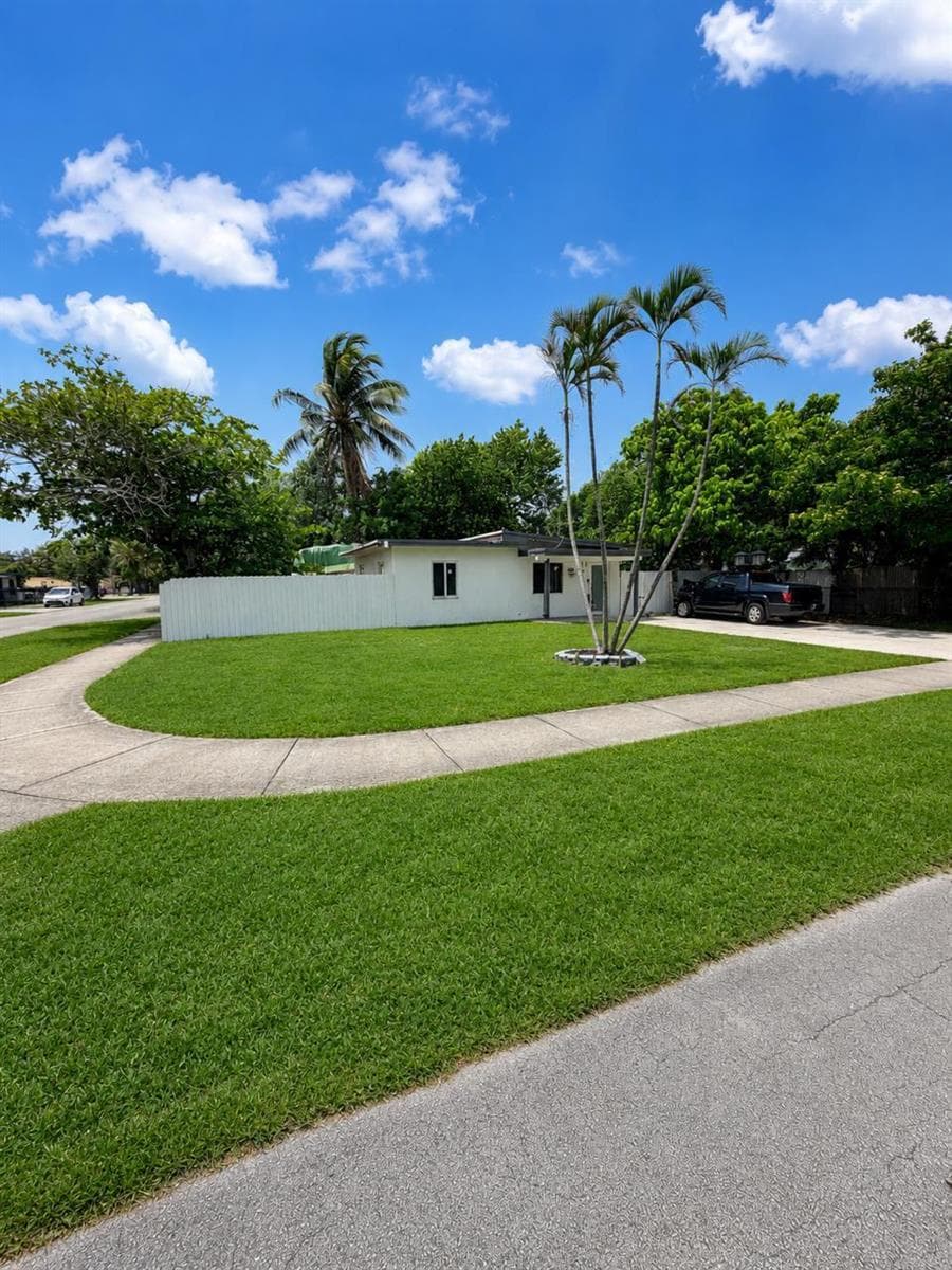 1100 NW 141st Street, Miami, FL 33168 — zdjęcie 2